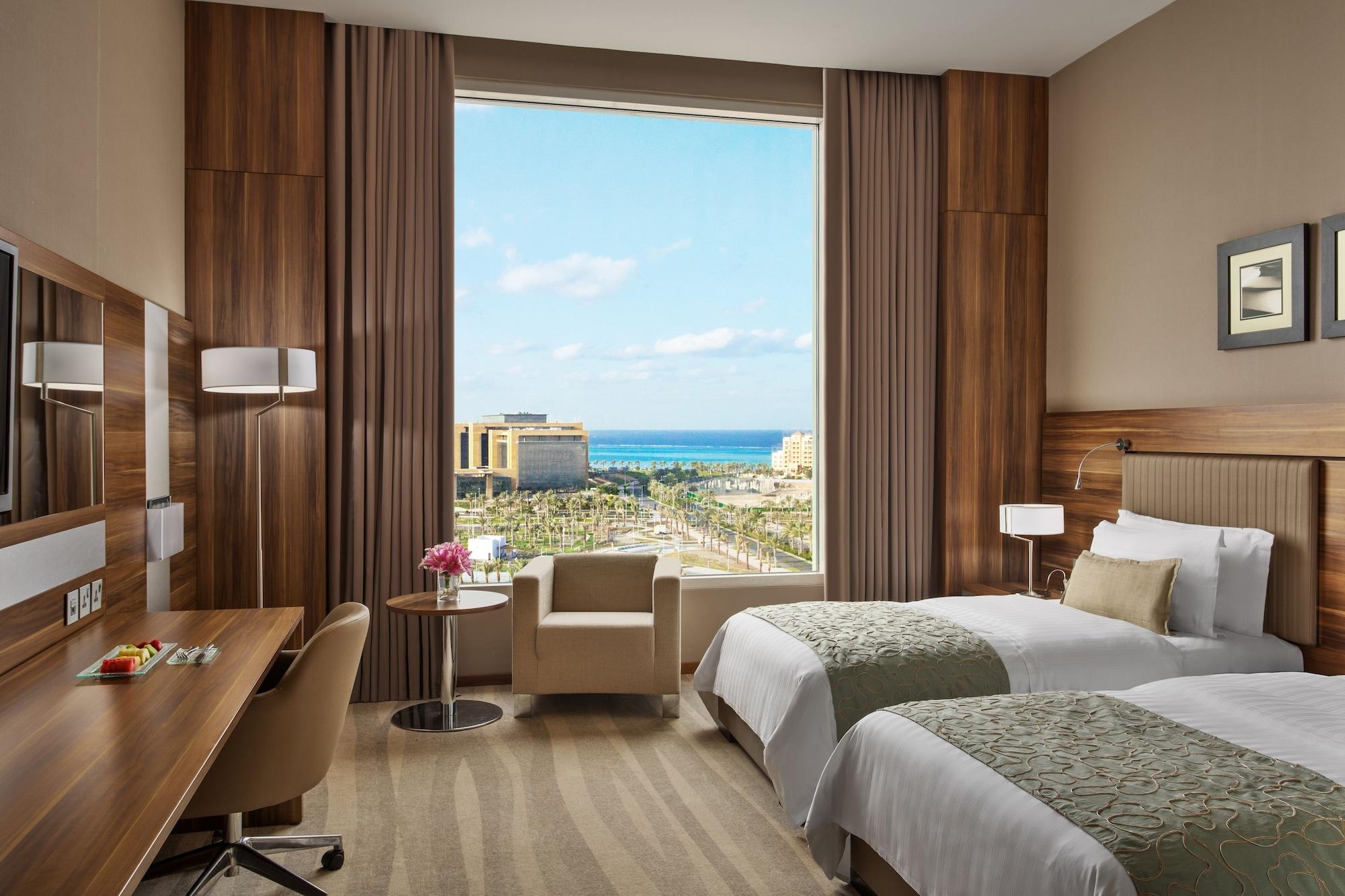 Bay La Sun Hotel And Marina - Emaar King Abdullah Economic City Dış mekan fotoğraf A room at the Hilton Nicosia