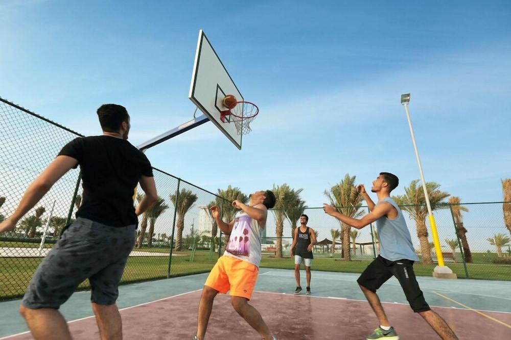 Bay La Sun Hotel And Marina - Emaar King Abdullah Economic City Dış mekan fotoğraf Basketball in Al-Shaab