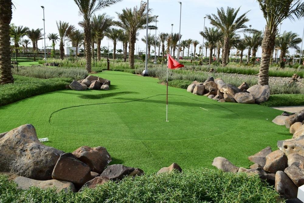 Bay La Sun Hotel And Marina - Emaar King Abdullah Economic City Dış mekan fotoğraf Golf course at Al Forsan National Club