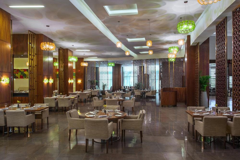 Bay La Sun Hotel And Marina - Emaar King Abdullah Economic City Dış mekan fotoğraf The restaurant