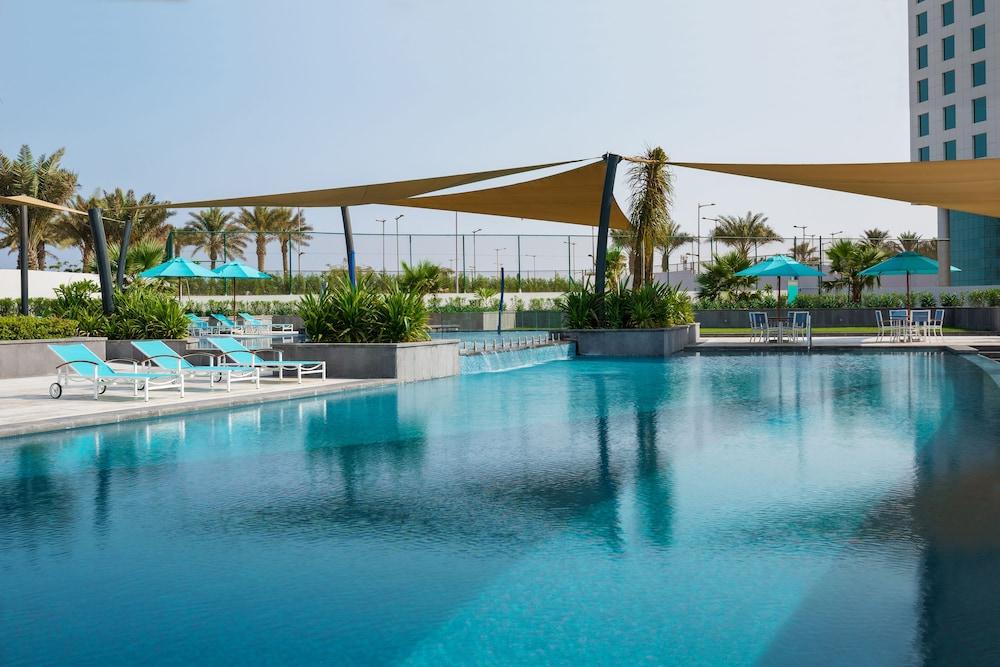 Bay La Sun Hotel And Marina - Emaar King Abdullah Economic City Dış mekan fotoğraf The swimming pool at the hotel