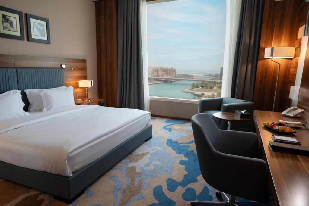Bay La Sun Hotel And Marina - Emaar King Abdullah Economic City Dış mekan fotoğraf A room at the hotel