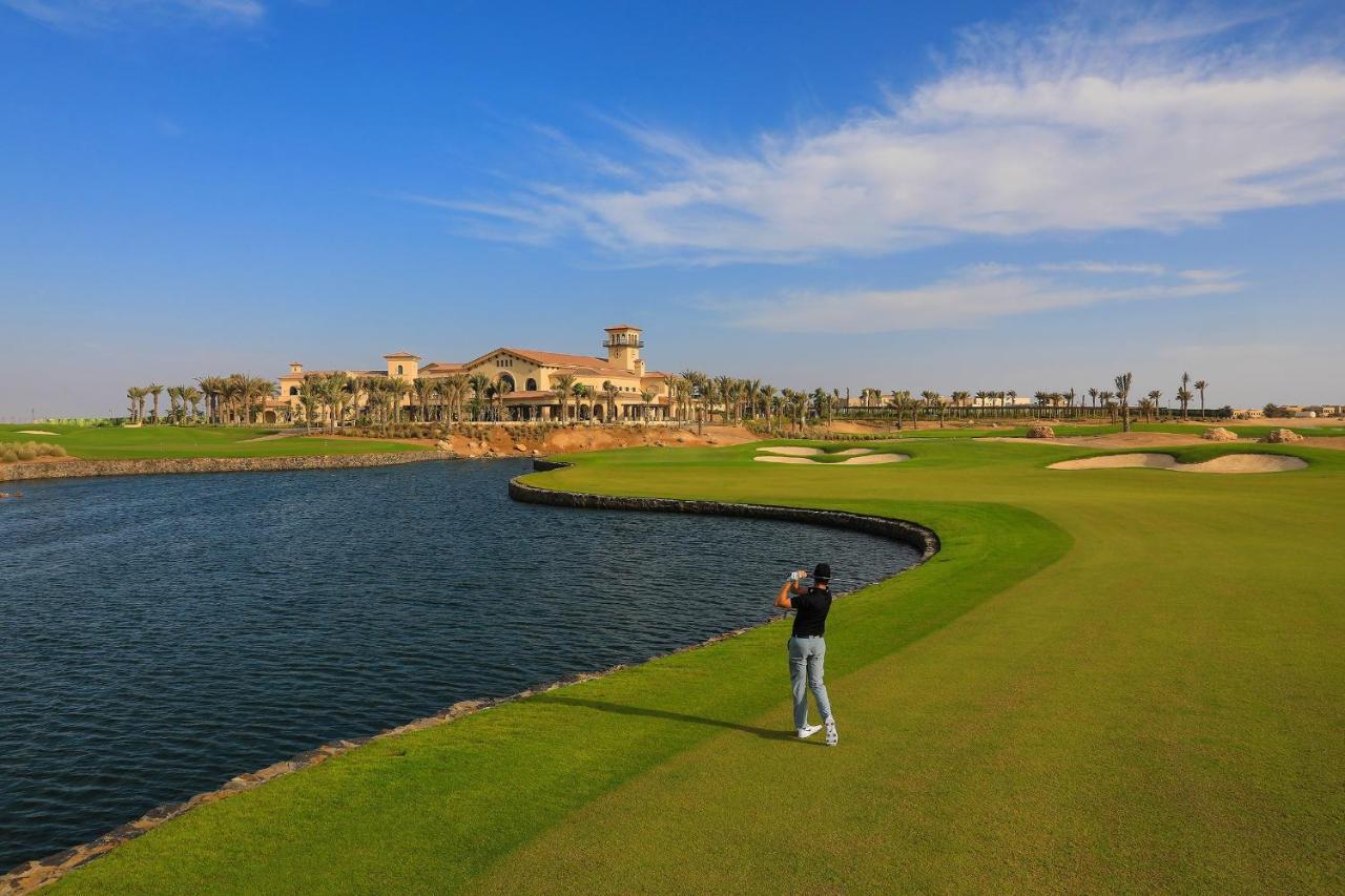 Bay La Sun Hotel And Marina - Emaar King Abdullah Economic City Dış mekan fotoğraf Golf course at the Emirates Golf Club